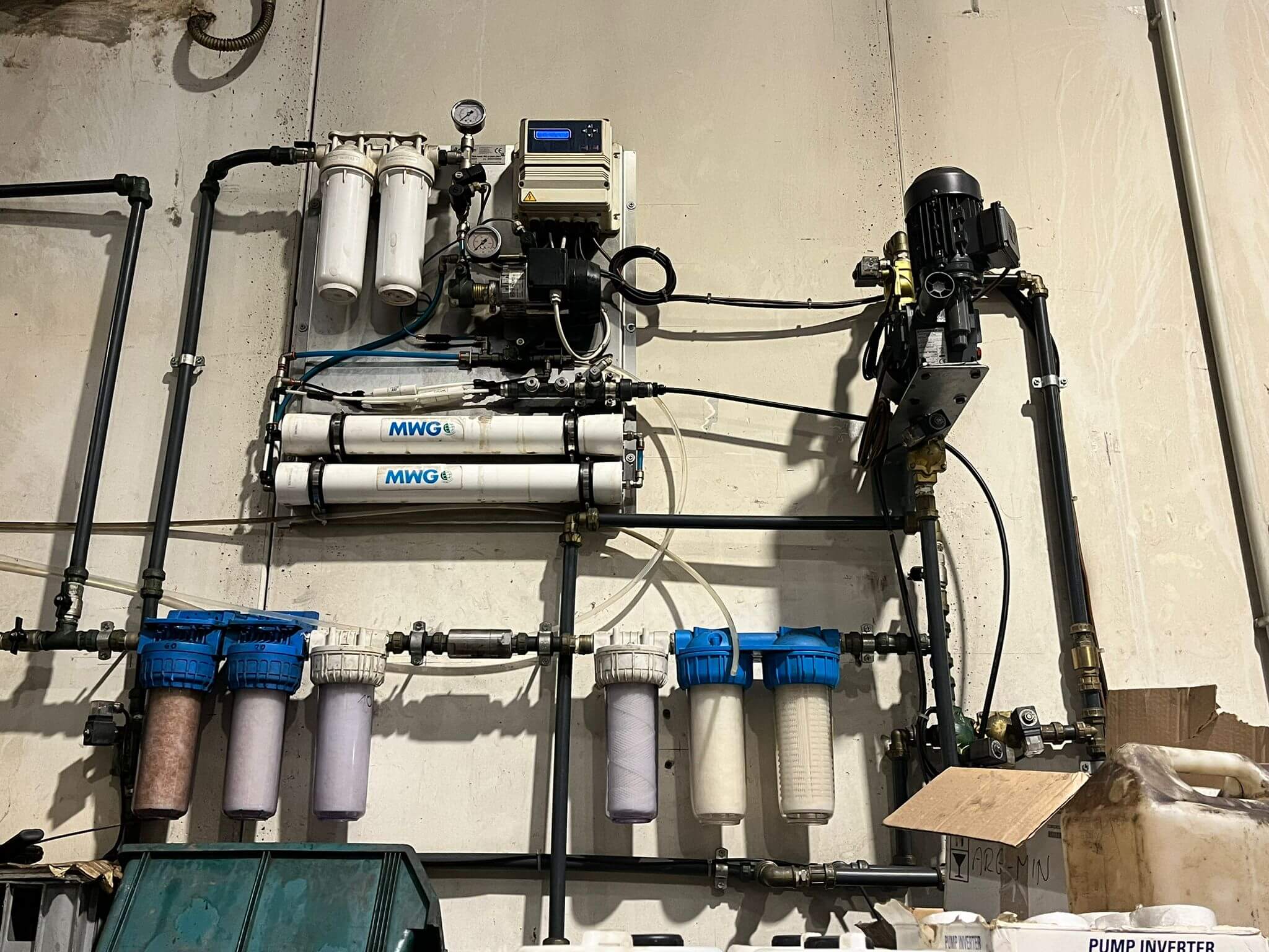 dosing equipment with oxygenation for coolant filtration and coolant management for cnc machine tools
